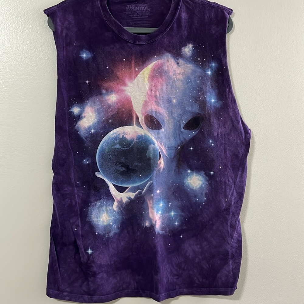 The Mountain Cut off Tank Printed Alien Tee L